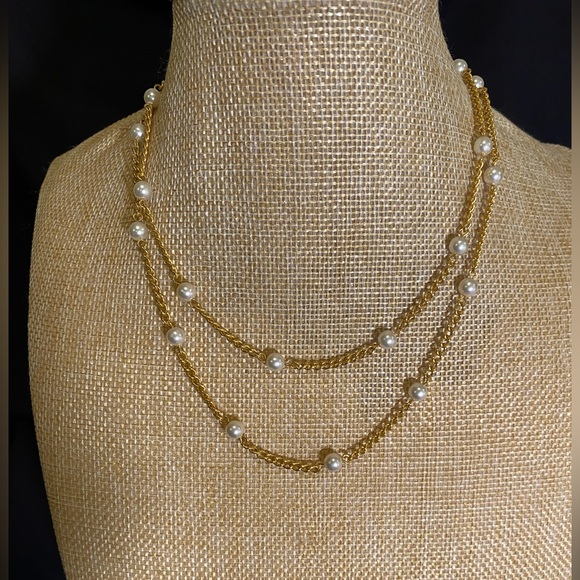 Jewelry - Simple Gold Tone Chain and Faux Pearl Fashion Necklace. Great for Layering. 16”